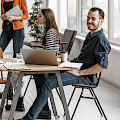 © freepik | magnific.com | Businesspeople meeting at office working together