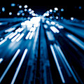 © fanjianhua | magnific.com | Traffic light trails on urban street